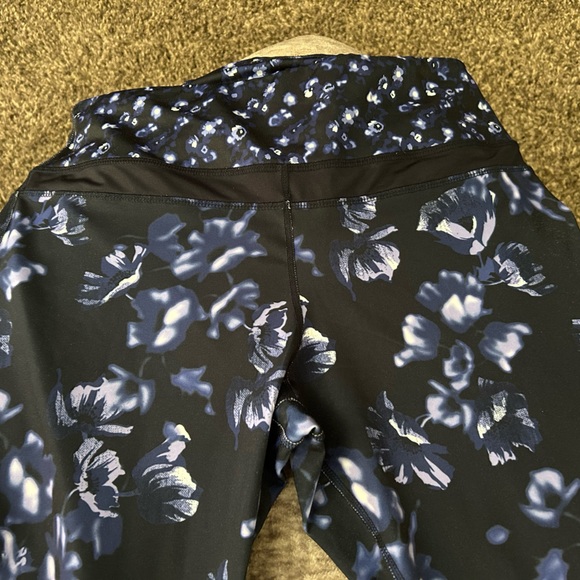 Joe Fresh Active Wear- Large brilliant purple flower active leggings - Picture 2 of 3